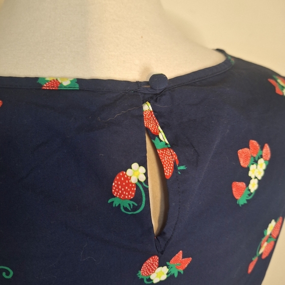 Brooks Brothers strawberry print short sleeve ruffle hem top SZ 4 - Picture 5 of 7